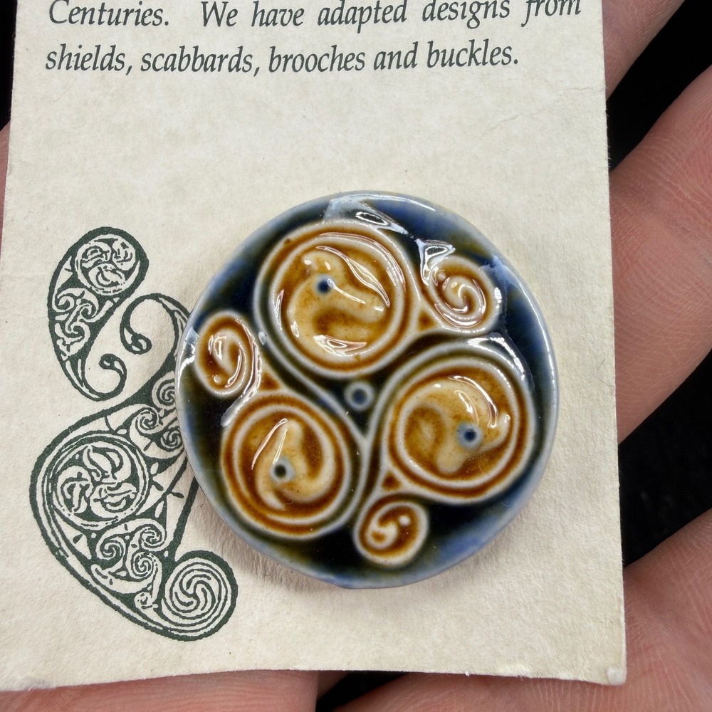 Arkland Studio Ireland Handmade Ceramic Celtic Spiral Brooch Pin Blue Amber 1" - Picture 7 of 8